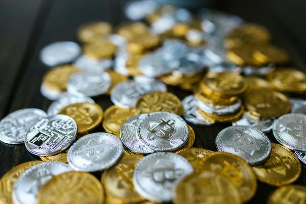 央行政策透视：熊猫债破1200亿元，黄金如何应对？